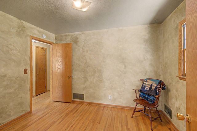 2213 Holloway Avenue E, North Saint Paul, MN 55109