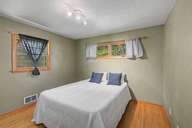 2213 Holloway Avenue E, North Saint Paul, MN 55109