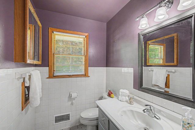 2213 Holloway Avenue E, North Saint Paul, MN 55109