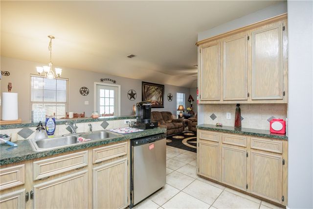 2333 Zuza Dr, Corpus Christi, TX 78418