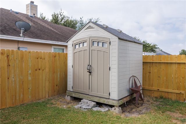 2333 Zuza Dr, Corpus Christi, TX 78418