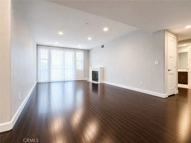 14412 Killion Street 310, Sherman Oaks, CA 91401