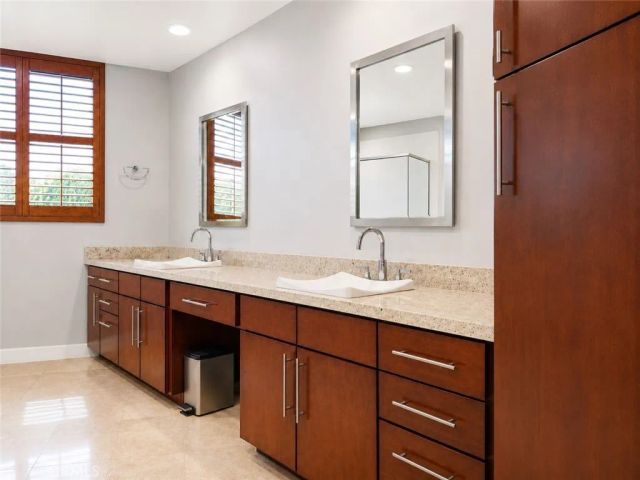 14412 Killion Street 310, Sherman Oaks, CA 91401