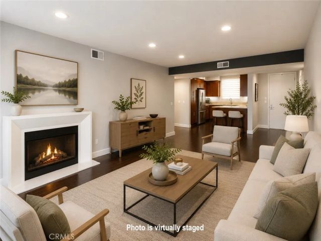 14412 Killion Street 310, Sherman Oaks, CA 91401