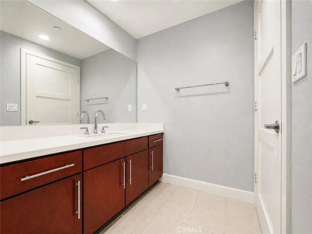 14412 Killion Street 310, Sherman Oaks, CA 91401