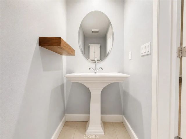 14412 Killion Street 310, Sherman Oaks, CA 91401