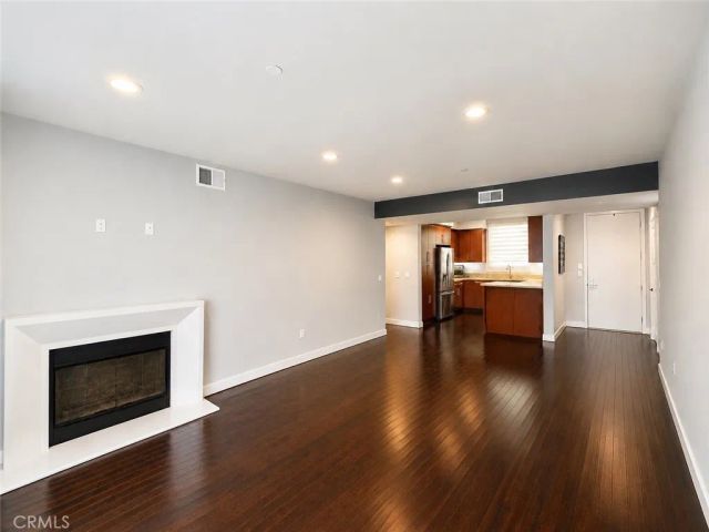14412 Killion Street 310, Sherman Oaks, CA 91401