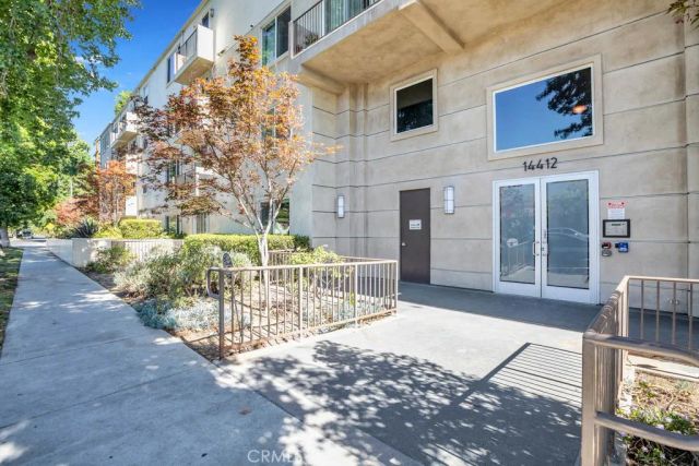 14412 Killion Street 310, Sherman Oaks, CA 91401