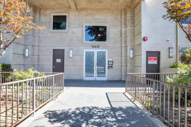 14412 Killion Street 310, Sherman Oaks, CA 91401