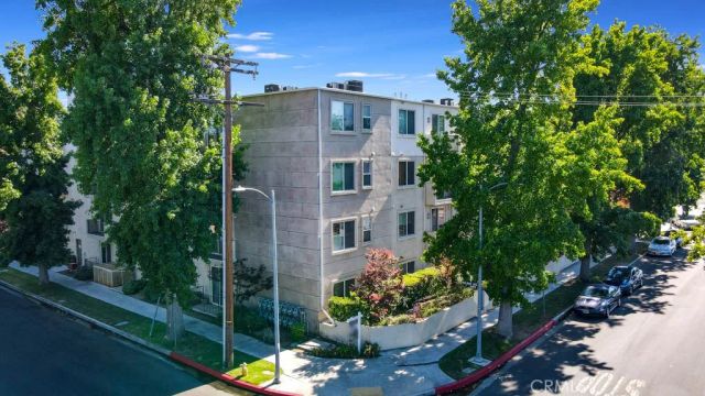 14412 Killion Street 310, Sherman Oaks, CA 91401