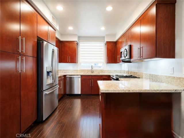 14412 Killion Street 310, Sherman Oaks, CA 91401