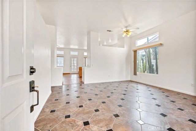 44268 Galicia, Hemet, CA 92544