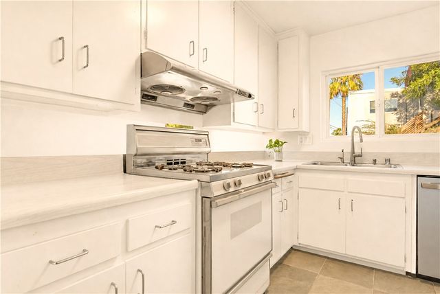 12452 Laurel Terrace Drive, Studio City, CA 91604
