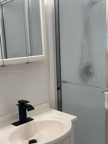 2458 Plunkett St, Hollywood, FL 33020