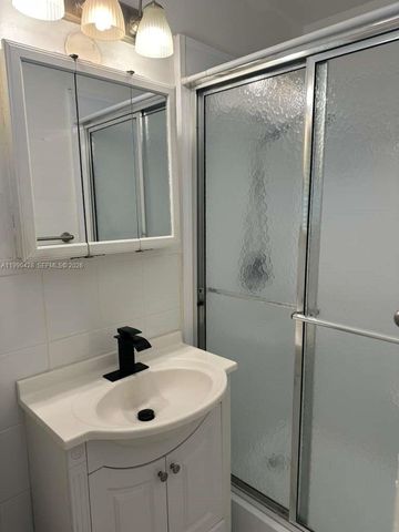 2458 Plunkett St, Hollywood, FL 33020