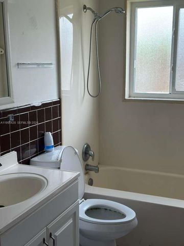 2458 Plunkett St, Hollywood, FL 33020