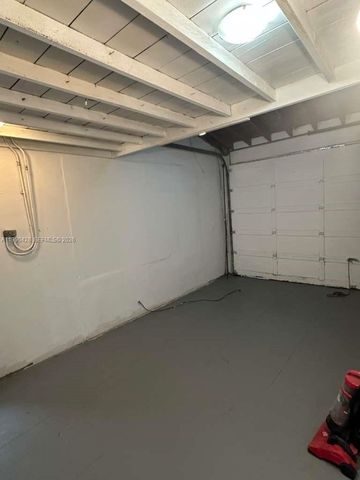 2458 Plunkett St, Hollywood, FL 33020