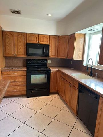 2458 Plunkett St, Hollywood, FL 33020