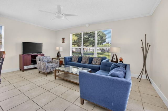 6207 Shadow Tree Lane, Lake Worth, FL 33463