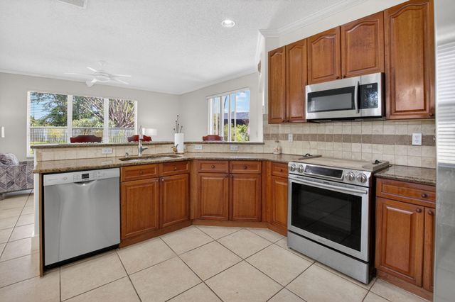 6207 Shadow Tree Lane, Lake Worth, FL 33463