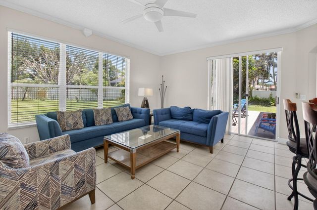 6207 Shadow Tree Lane, Lake Worth, FL 33463