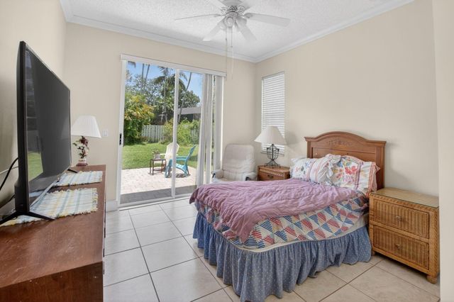6207 Shadow Tree Lane, Lake Worth, FL 33463