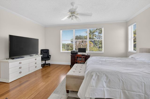 6207 Shadow Tree Lane, Lake Worth, FL 33463