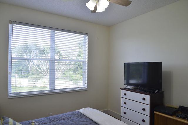 6207 Shadow Tree Lane, Lake Worth, FL 33463