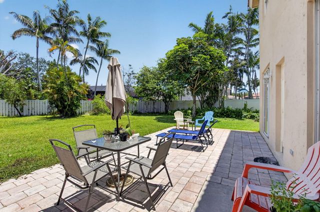 6207 Shadow Tree Lane, Lake Worth, FL 33463