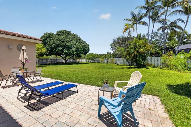 6207 Shadow Tree Lane, Lake Worth, FL 33463