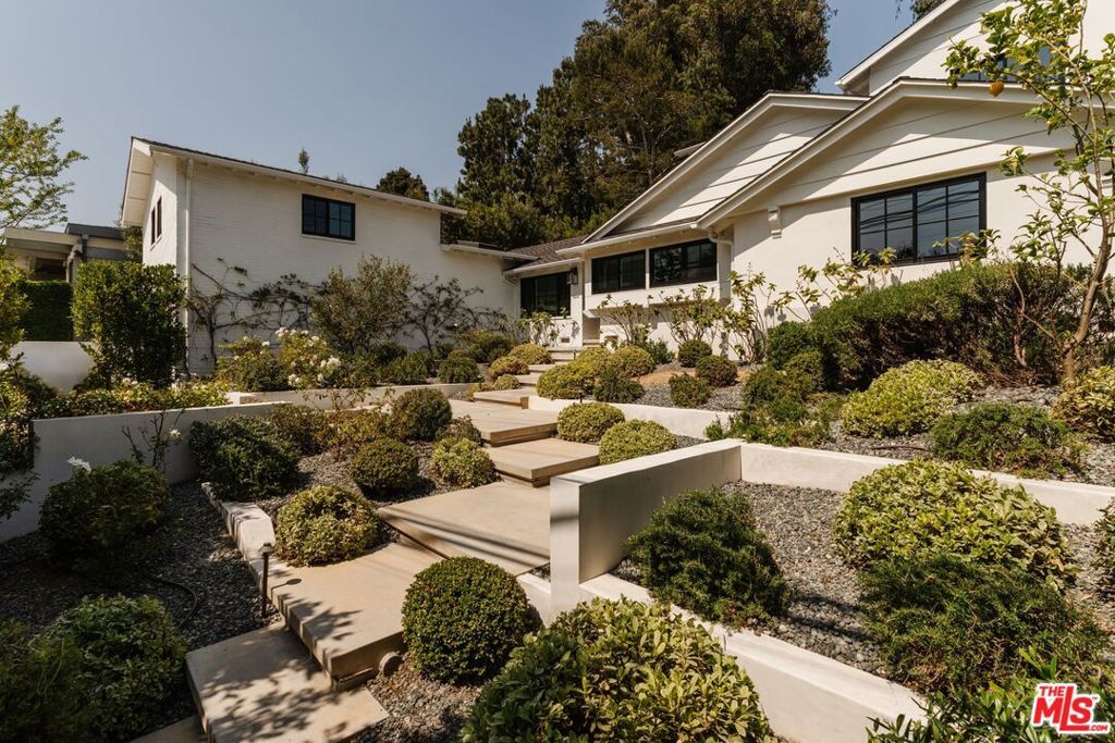 252 N Kenter Avenue, Los Angeles, CA 90049 — photo 2