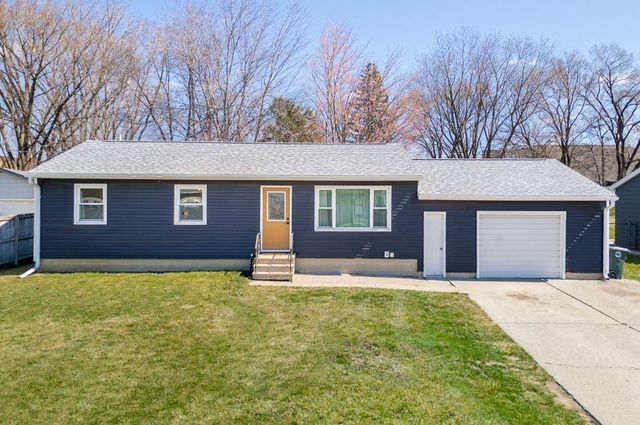 727 Progress Avenue, Waterloo, IA 50701