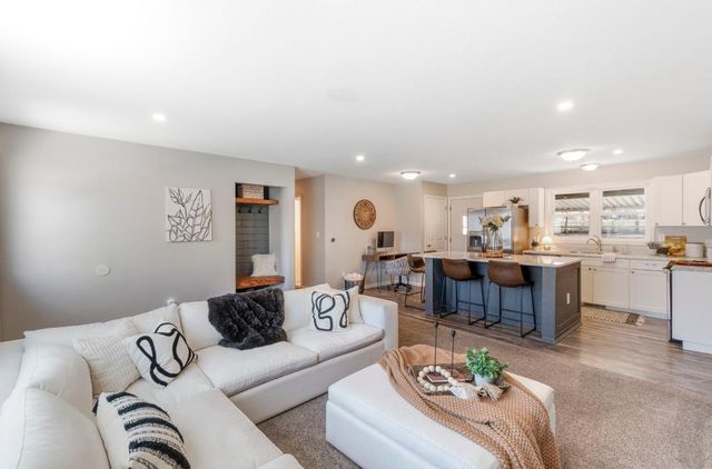 727 Progress Avenue, Waterloo, IA 50701