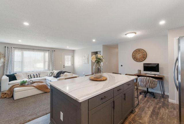 727 Progress Avenue, Waterloo, IA 50701