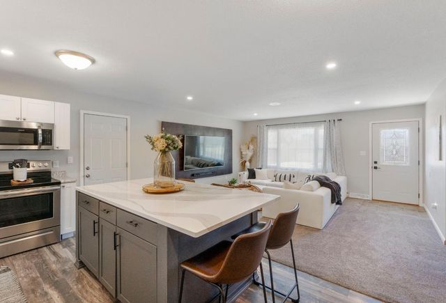 727 Progress Avenue, Waterloo, IA 50701