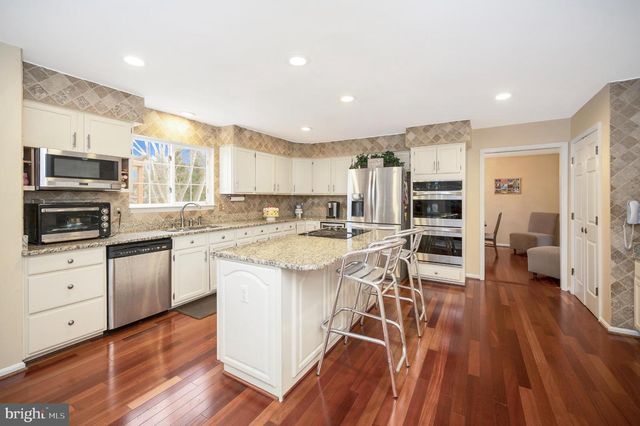 9309 E CARONDELET DR, Manassas Park, VA 20111