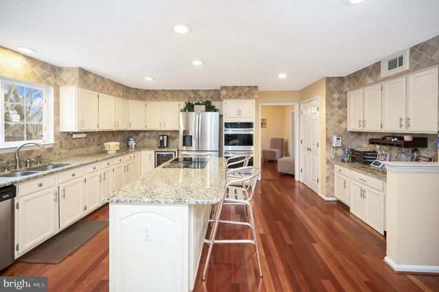 9309 E CARONDELET DR, Manassas Park, VA 20111