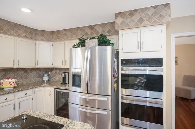 9309 E CARONDELET DR, Manassas Park, VA 20111