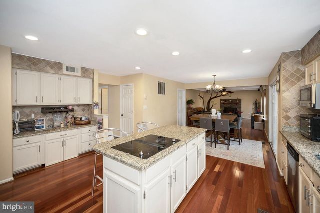 9309 E CARONDELET DR, Manassas Park, VA 20111