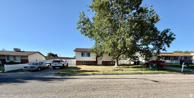 669 W 725 N, Clearfield, UT 84015