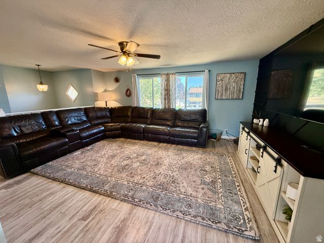 669 W 725 N, Clearfield, UT 84015