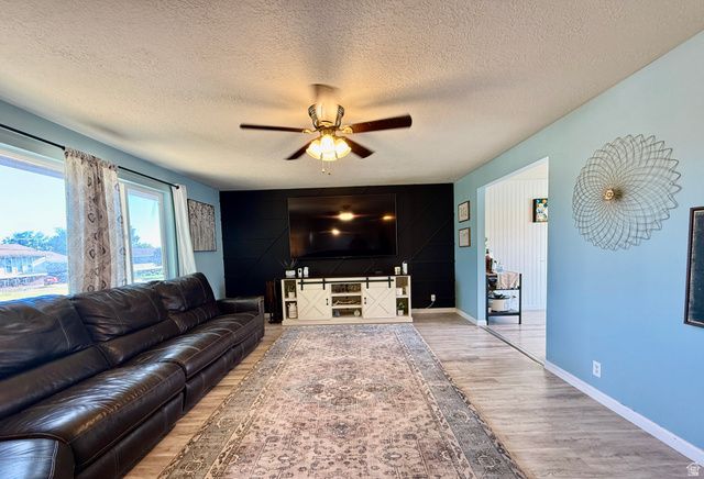 669 W 725 N, Clearfield, UT 84015