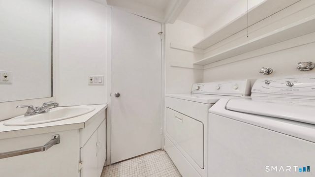 85 Viscount Drive 13B, Milford, CT 06460