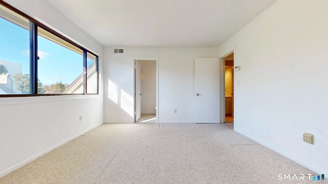 85 Viscount Drive 13B, Milford, CT 06460