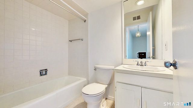 85 Viscount Drive 13B, Milford, CT 06460