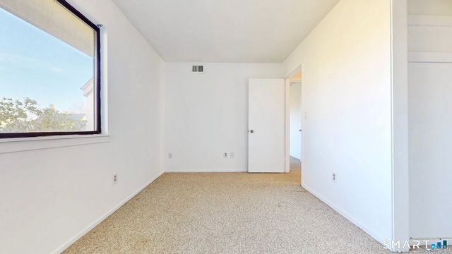 85 Viscount Drive 13B, Milford, CT 06460