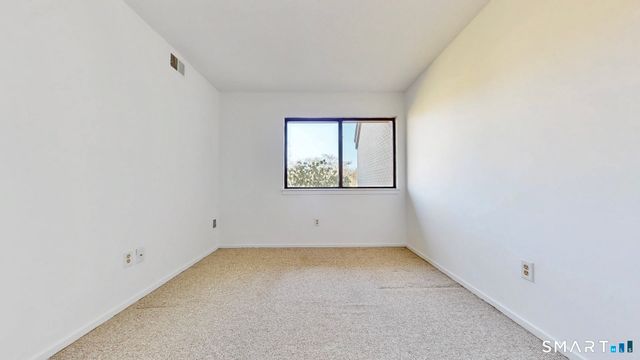 85 Viscount Drive 13B, Milford, CT 06460