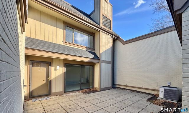 85 Viscount Drive 13B, Milford, CT 06460