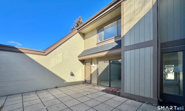 85 Viscount Drive 13B, Milford, CT 06460