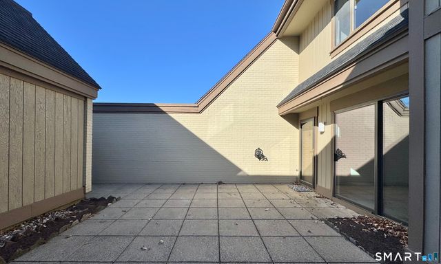 85 Viscount Drive 13B, Milford, CT 06460